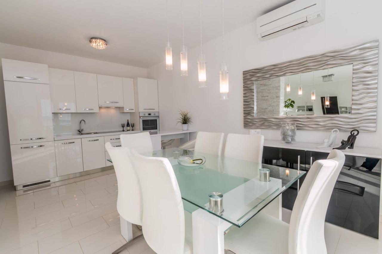 Holiday House Queens With Sea View Selce Dış mekan fotoğraf