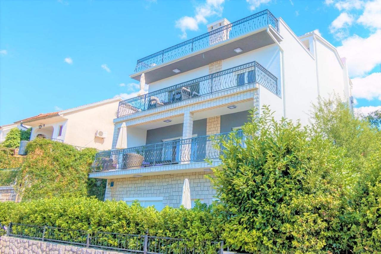 Holiday House Queens With Sea View Selce Dış mekan fotoğraf